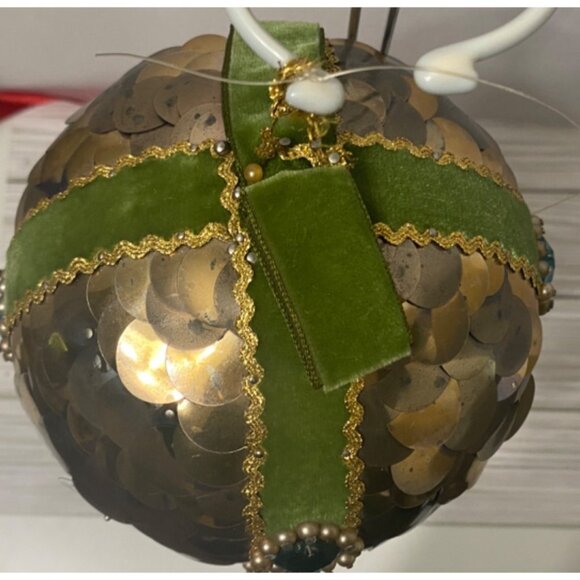 Vintage Large Push Pin Sequin Ornament With Velvet & Tassel Accent - Picture 4 of 9